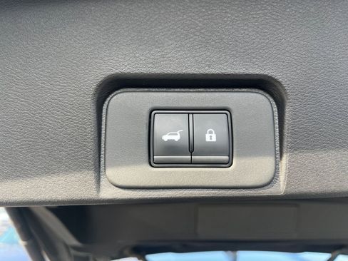 Used 2025 Nissan Rogue SV image 20