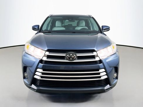 Used 2019 Toyota Highlander XLE AWD/4WD image 2