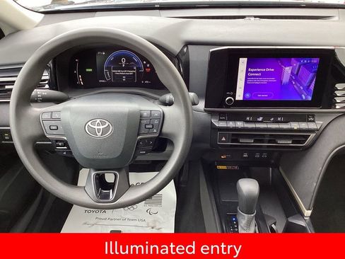 Used 2025 Toyota Camry LE image 13