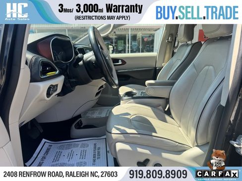 Used 2020 Chrysler Pacifica Limited FWD image 12