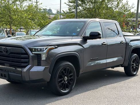 Used 2024 Toyota Tundra Limited AWD/4WD image 2