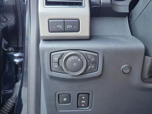 Used 2022 Ford F250 Lariat w/ Black Appearance Package AWD/4WD image 18