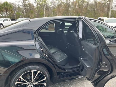 Used 2018 Toyota Camry SE image 10