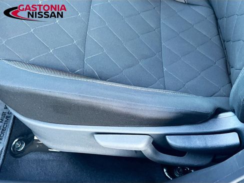 Used 2020 Nissan Kicks S image 25