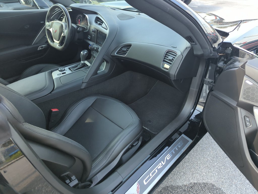 Used 2017 Chevrolet Corvette Stingray Coupe w/ Z51 1LT RWD image 25