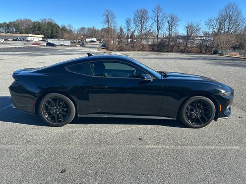 Used 2024 Ford Mustang Coupe image 7