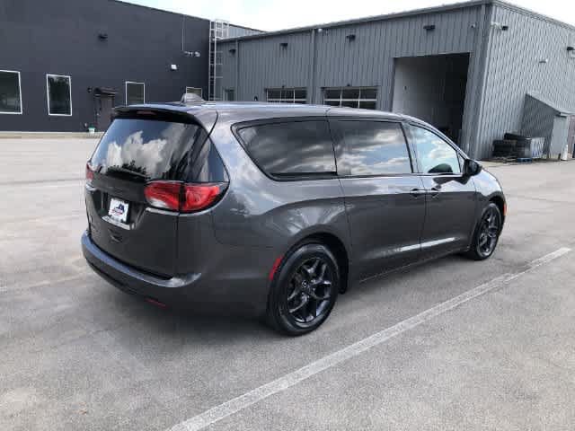 Certified 2020 Chrysler Pacifica Touring w/ S Appearance Package FWD image 6