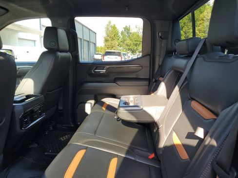 Used 2023 GMC Sierra 1500 AT4 w/ AT4 Premium Package AWD/4WD image 11