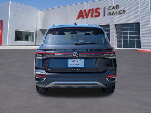 Used 2025 Volkswagen Taos SE AWD/4WD image 7