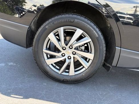 Used 2023 Chevrolet Equinox Premier AWD/4WD image 7