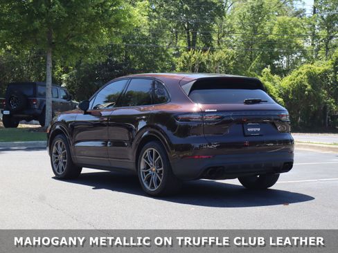 Used 2022 Porsche Cayenne AWD/4WD image 3