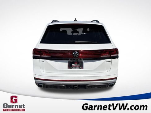 New 2026 Volkswagen Atlas Peak Edition image 4