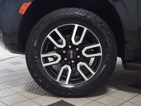 Used 2024 GMC Yukon AT4 AWD/4WD image 31
