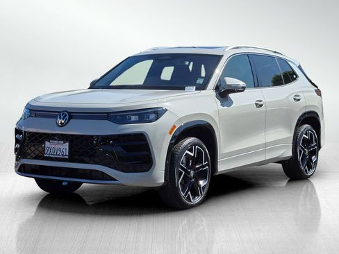 Used 2026 Volkswagen Tiguan SEL R-Line AWD/4WD image 9