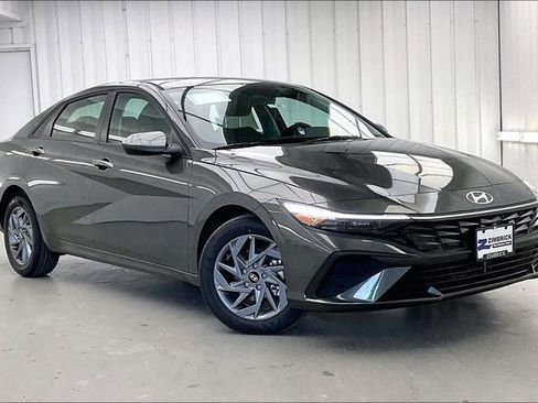 New 2026 Hyundai Elantra Hybrid FWD image 1