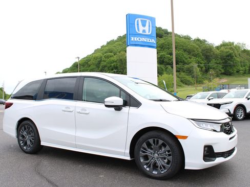 New 2026 Honda Odyssey Touring image 6