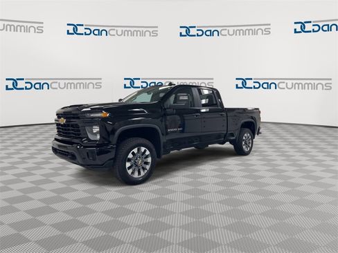Used 2025 Chevrolet Silverado 2500 Custom w/ Custom Value Package image 4