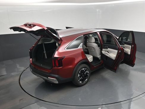 Certified 2025 Kia Sorento S FWD image 29