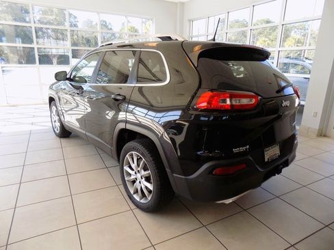 Certified 2018 Jeep Cherokee Limited w/ Technology Group image 5