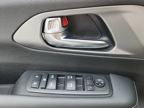 New 2025 Chrysler Voyager LX image 19