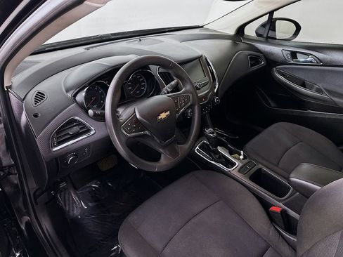 Used 2018 Chevrolet Cruze LT w/ Convenience Package FWD image 13