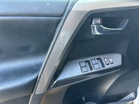 Used 2017 Toyota RAV4 XLE w/ Carpet Mat Package image 10