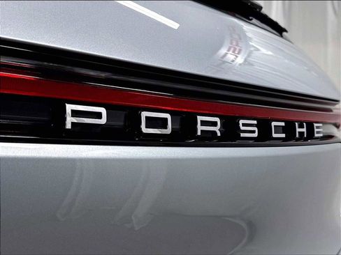 Used 2026 Porsche Macan AWD/4WD image 33