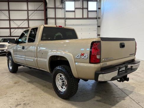 Used 2005 Chevrolet Silverado 2500 LS w/ Skid Plate Package AWD/4WD image 11