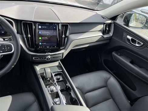 Used 2025 Volvo XC60 B5 Core w/ Climate Package image 17