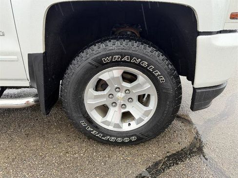 Used 2018 Chevrolet Silverado 1500 LT w/ All Star Edition image 10