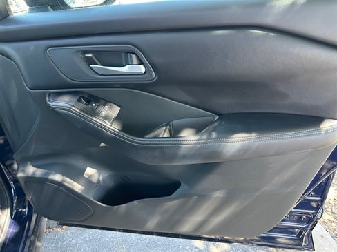 Used 2025 Nissan Rogue SV FWD image 31