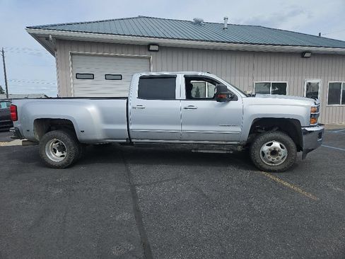 Used 2016 Chevrolet Silverado 3500 LT w/ LT Convenience Package AWD/4WD image 4
