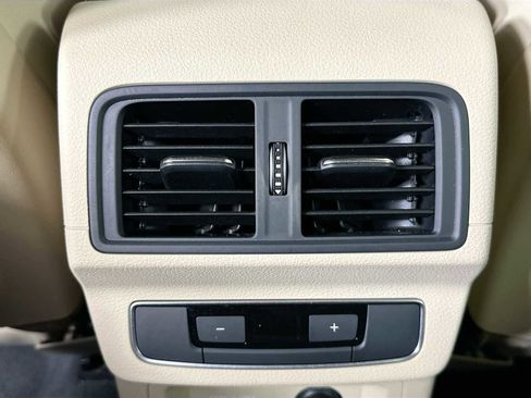 Used 2024 Audi Q5 e Premium w/ Convenience Package image 24