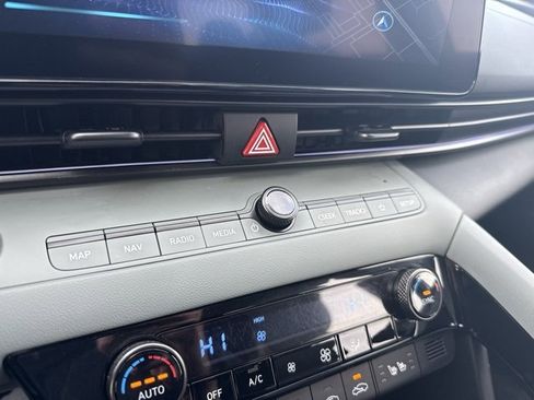 Used 2024 Hyundai Elantra Limited image 29