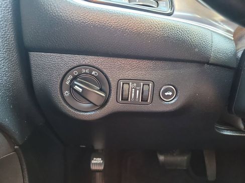 Used 2016 Dodge Challenger SXT image 26