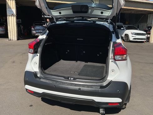 Used 2020 Nissan Kicks SR w/ SR Premium Package image 24