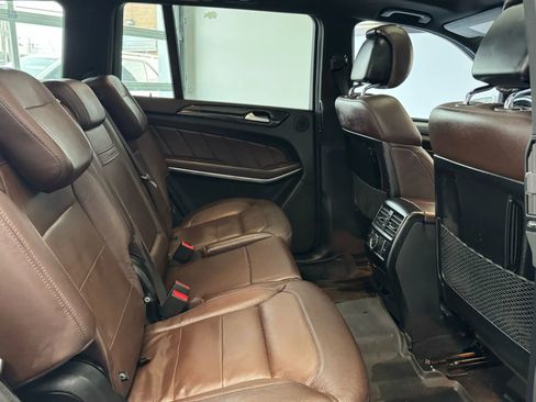 Used 2015 Mercedes-Benz GL 550 4MATIC image 24
