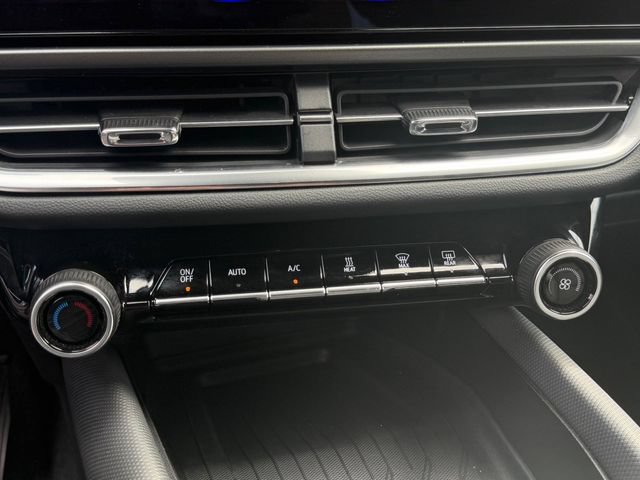 Used 2024 Chevrolet Equinox EV RS FWD image 18
