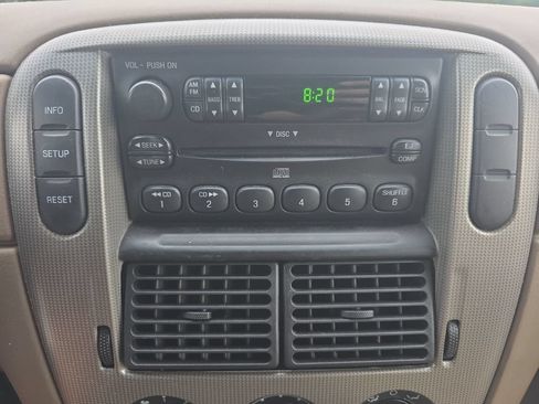 Used 2005 Ford Explorer XLT RWD image 24