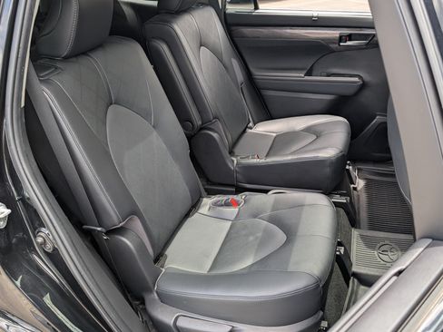 Used 2023 Toyota Highlander Platinum AWD/4WD image 23