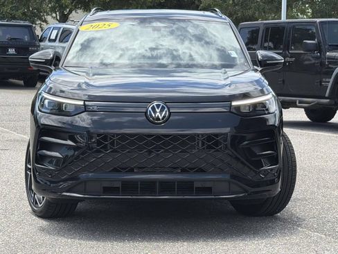 Used 2025 Volkswagen Tiguan SE R-Line FWD image 31