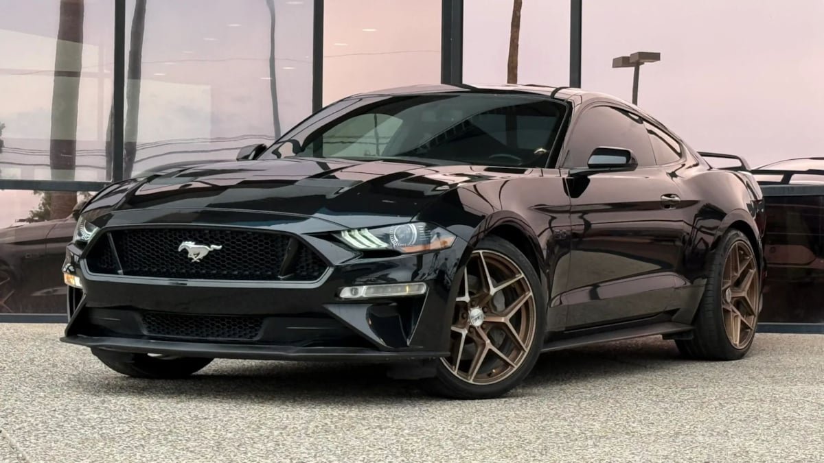 Used 2019 Ford Mustang GT RWD image 2