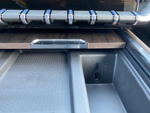 New 2026 GMC Acadia Denali Ultimate w/ LPO, Floor Liner Package AWD/4WD image 21