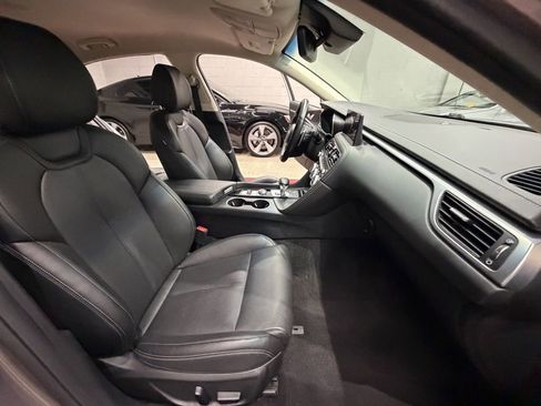 Used 2023 Genesis G70 2.0T image 35