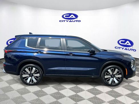 Used 2025 Mitsubishi Outlander SE FWD image 2