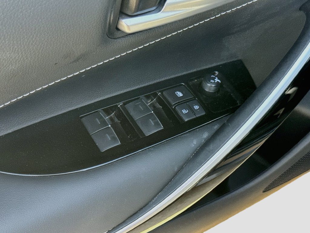 Used 2025 Toyota Corolla XSE FWD image 17