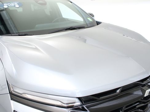 Certified 2025 Chevrolet Equinox RS w/ Safety and Technology Package image 12