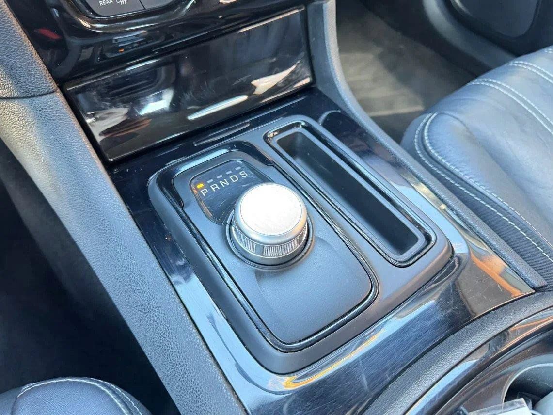 Used 2019 Chrysler 300 S AWD/4WD image 21