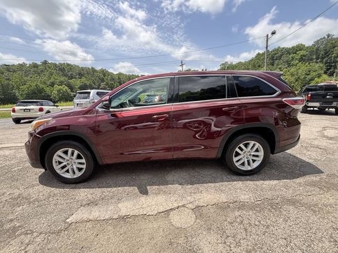 Used 2015 Toyota Highlander LE FWD image 1