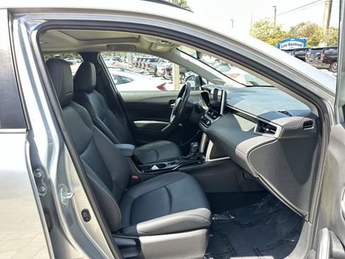 Used 2023 Toyota Corolla Cross XLE w/ Convenience Package FWD image 29